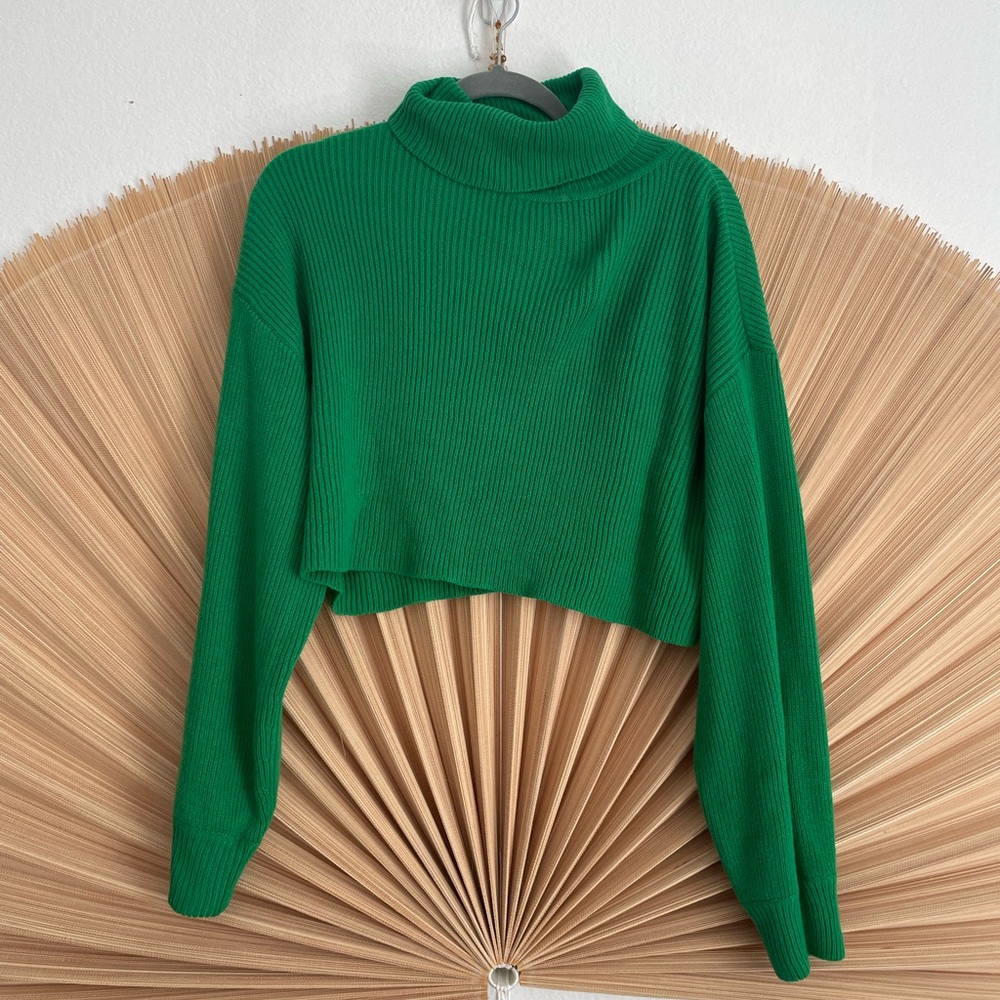 H&M Cropped Green Turtleneck Sweater